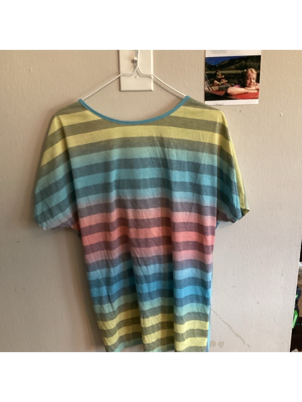 Women’s Large Striped Multicolor T-Shirt that twists in the back Tote6